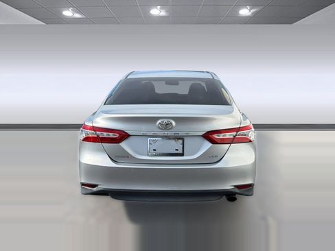 Used 2018 Toyota Camry XLE FWD image 10