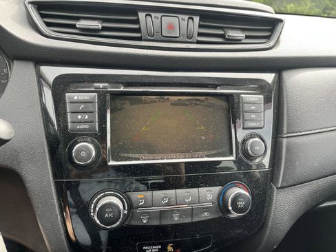 Used 2018 Nissan Rogue S w/ S Value Package AWD/4WD image 19