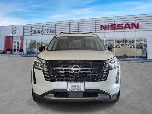 New 2026 Nissan Pathfinder Platinum FWD image 7