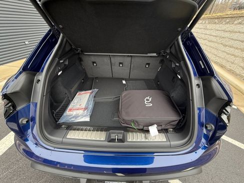 New 2025 Porsche Macan 4S Electric image 17