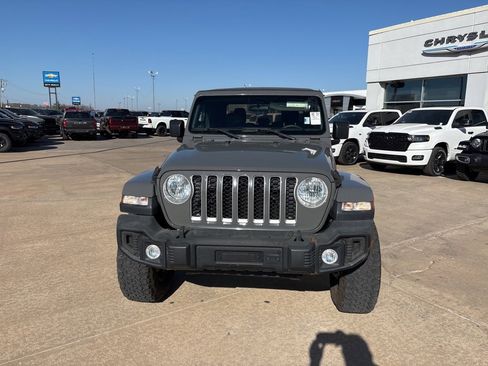 Used 2020 Jeep Gladiator Overland w/ Safety Group image 10