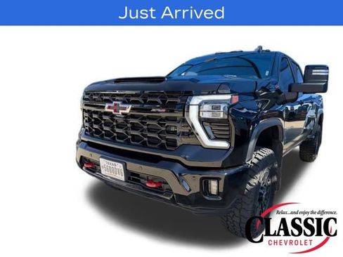Used 2025 Chevrolet Silverado 2500 ZR2 w/ Technology Package image 3