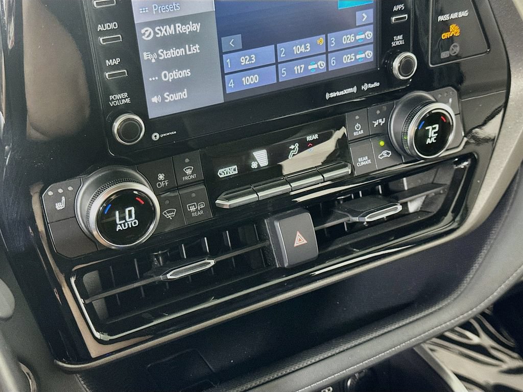 Used 2022 Toyota Highlander XLE AWD/4WD image 29