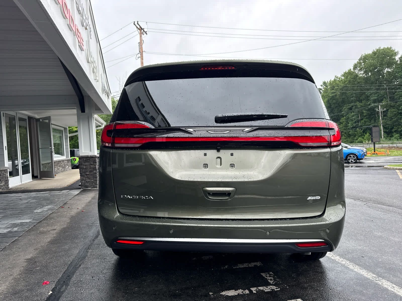 New 2027 Chrysler Pacifica Select AWD/4WD image 4