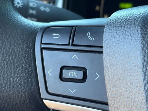 Used 2025 Toyota Camry LE AWD/4WD image 11