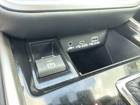 Used 2025 Subaru Outback Limited w/ Popular Package #2 AWD/4WD image 36