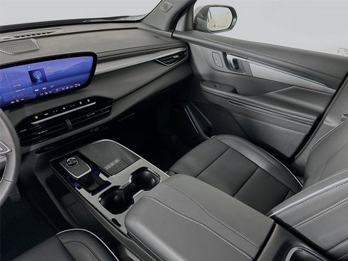 Used 2025 Buick Enclave Preferred w/ Super Cruise Package image 25