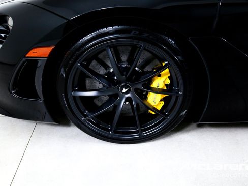 Used 2022 McLaren 720S Spider RWD image 26