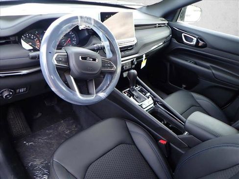 New 2026 Jeep Compass Latitude image 10