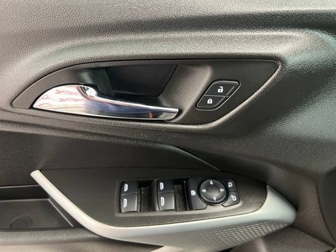Used 2025 Chevrolet Trax RS w/ Sunroof Package FWD image 20