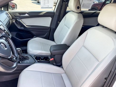 Used 2021 Volkswagen Tiguan SE R-Line image 32