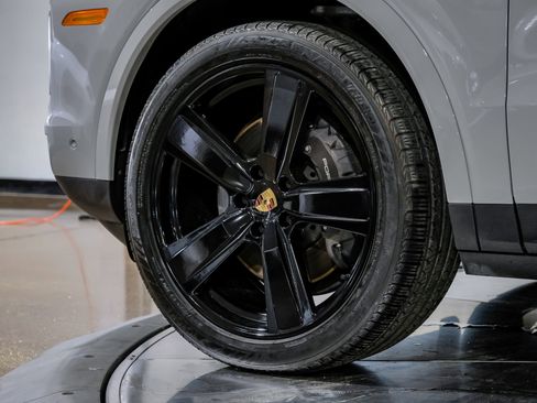 Used 2024 Porsche Cayenne Coupe AWD/4WD image 59
