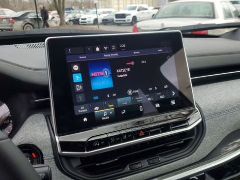 Certified 2024 Jeep Compass Latitude image 11