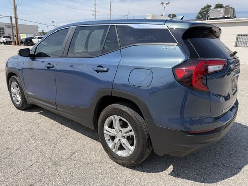 Used 2024 GMC Terrain SLE FWD image 5