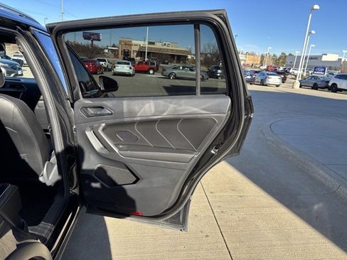 Used 2022 Volkswagen Tiguan SEL R-Line image 28