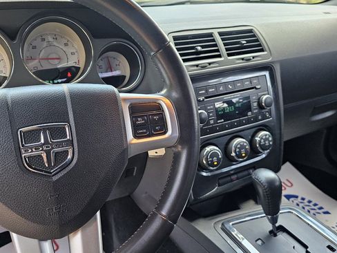 Used 2012 Dodge Challenger SXT image 7
