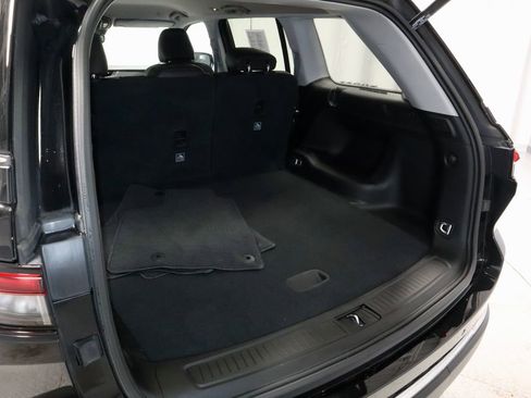 Used 2023 Jeep Grand Cherokee Limited image 14