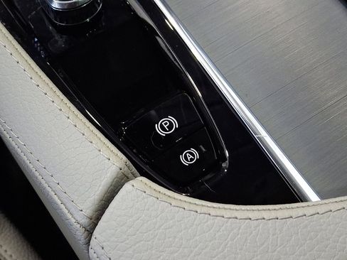 Used 2022 Volvo XC90 T5 Momentum image 24