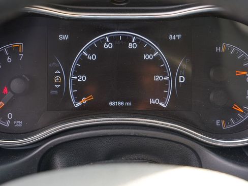 Used 2018 Jeep Grand Cherokee Laredo AWD/4WD image 30