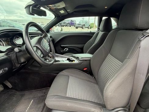 Used 2017 Dodge Challenger SXT RWD image 11