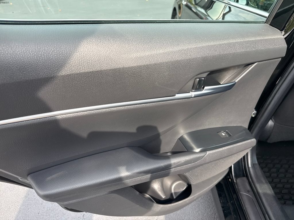 Used 2018 Toyota Camry LE FWD image 16
