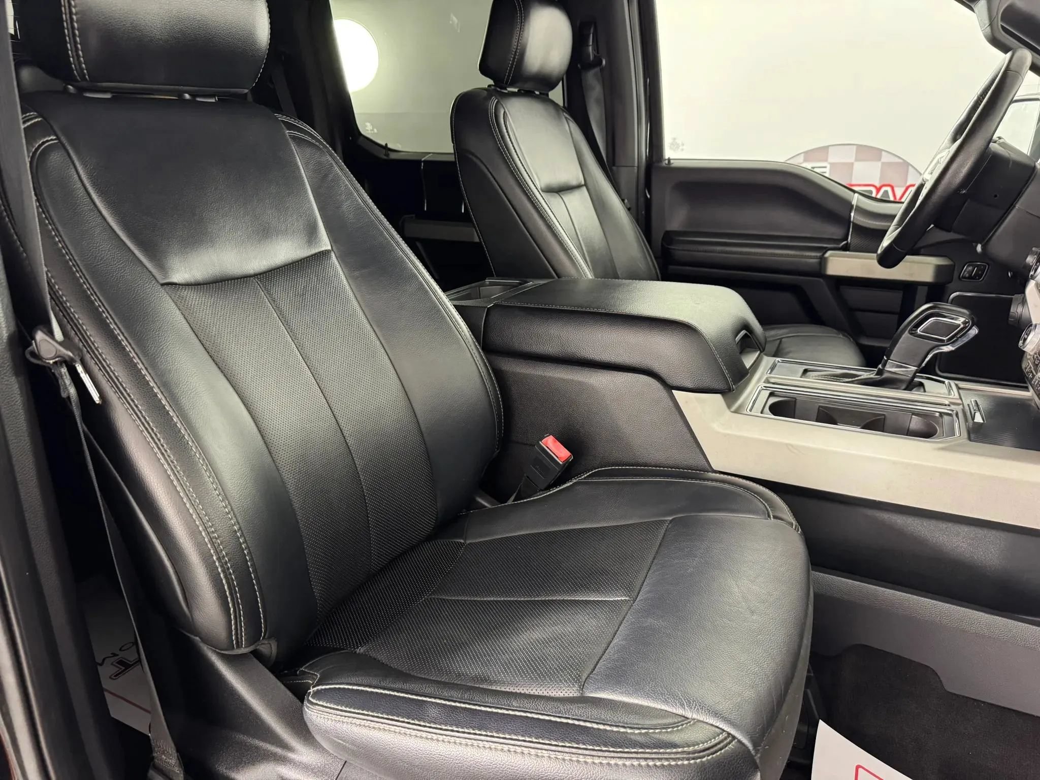 Used 2019 Ford F150 Lariat w/ Equipment Group 502A Luxury AWD/4WD image 34
