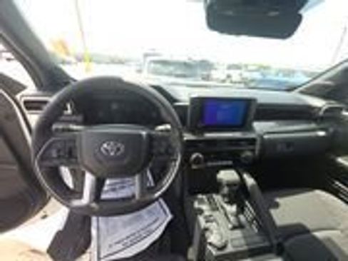 Used 2024 Toyota Tacoma SR5 w/ SR5 Upgrade Package AWD/4WD image 17