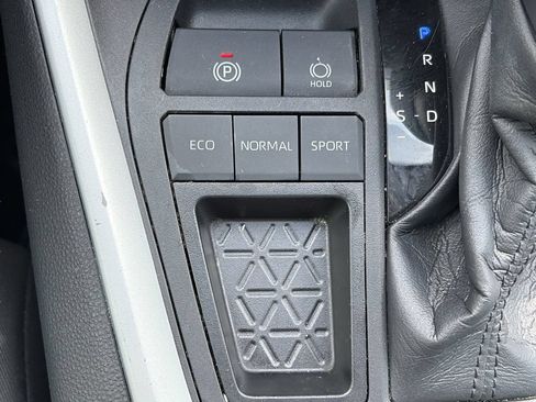 Used 2023 Toyota RAV4 LE FWD image 15