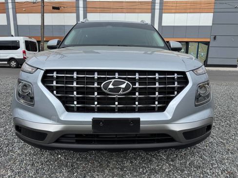 Used 2023 Hyundai Venue SEL image 2