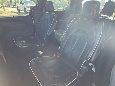 Used 2025 Chrysler Pacifica Limited FWD image 23