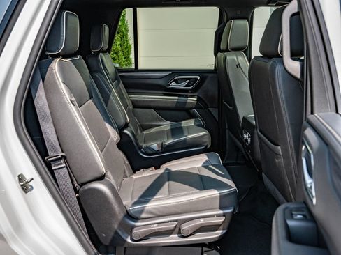 Used 2024 GMC Yukon SLT w/ SLT Luxury Package AWD/4WD image 50