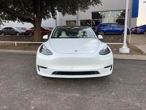 Used 2022 Tesla Model Y Long Range image 2