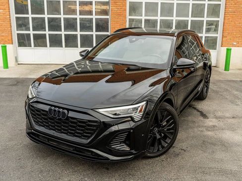 Used 2024 Audi Q8 e-tron Prestige image 2