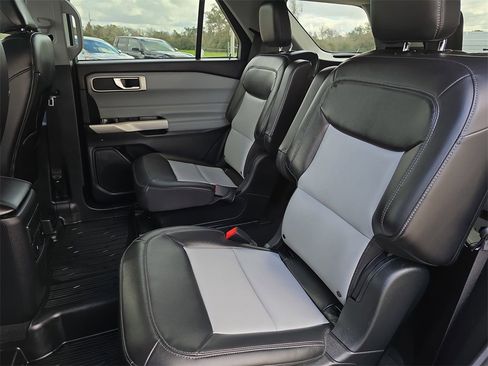 Used 2022 Ford Explorer XLT w/ Equipment Group 202A image 15
