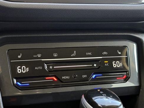 Used 2024 Volkswagen Tiguan SE image 19