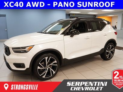 Used 2022 Volvo XC40 T5 R-Design