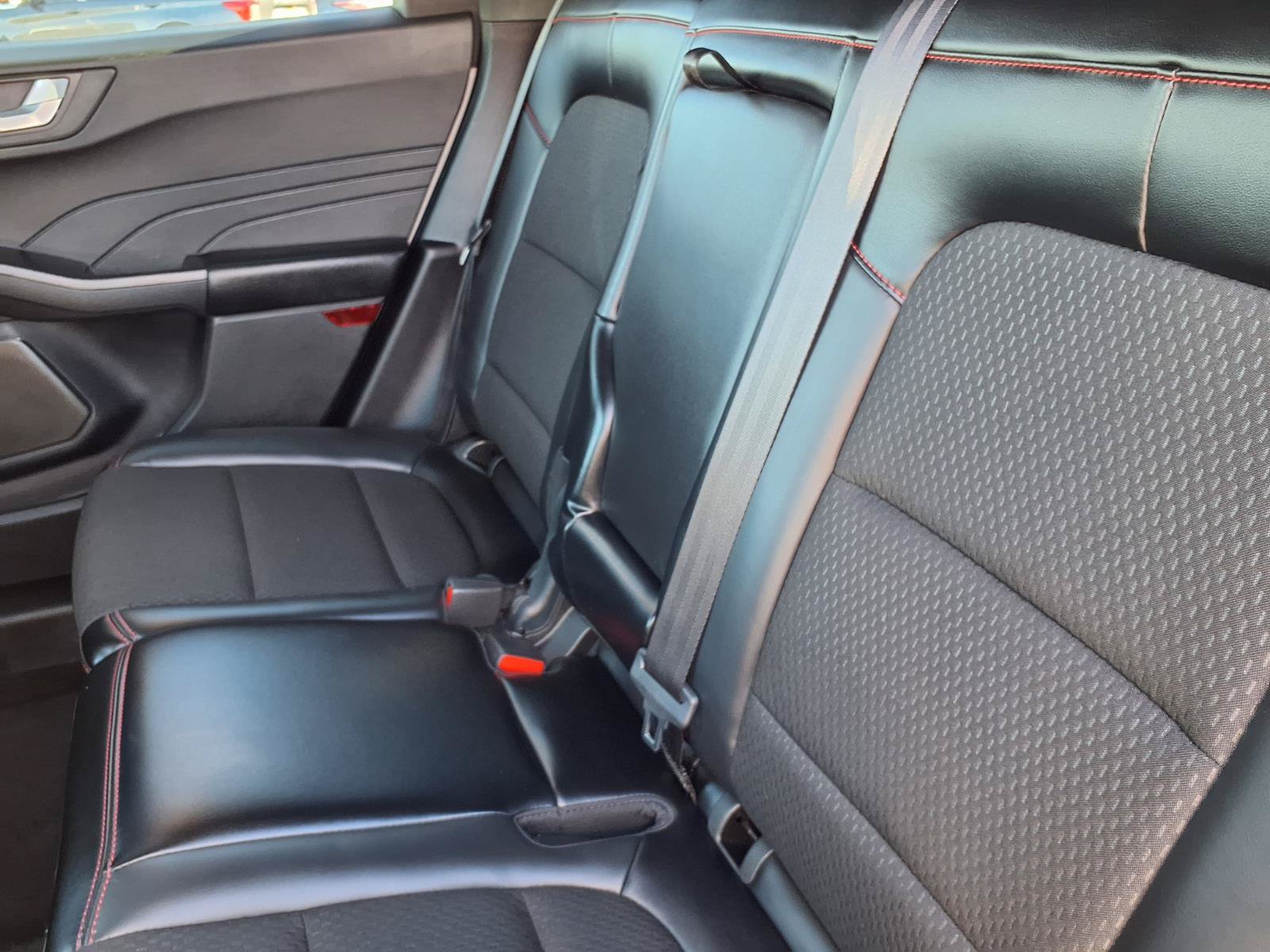 Used 2025 Ford Escape ST-Line Select AWD/4WD image 7