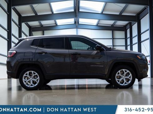 Used 2024 Jeep Compass Sport AWD/4WD image 30