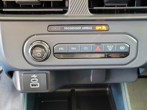 Used 2025 Ford Maverick XL FWD image 21
