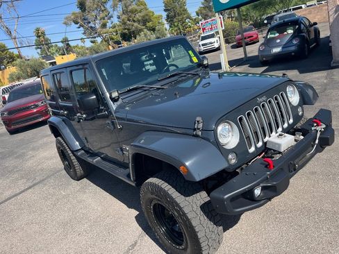 Used 2017 Jeep Wrangler Unlimited Sahara w/ Connectivity Group AWD/4WD image 43