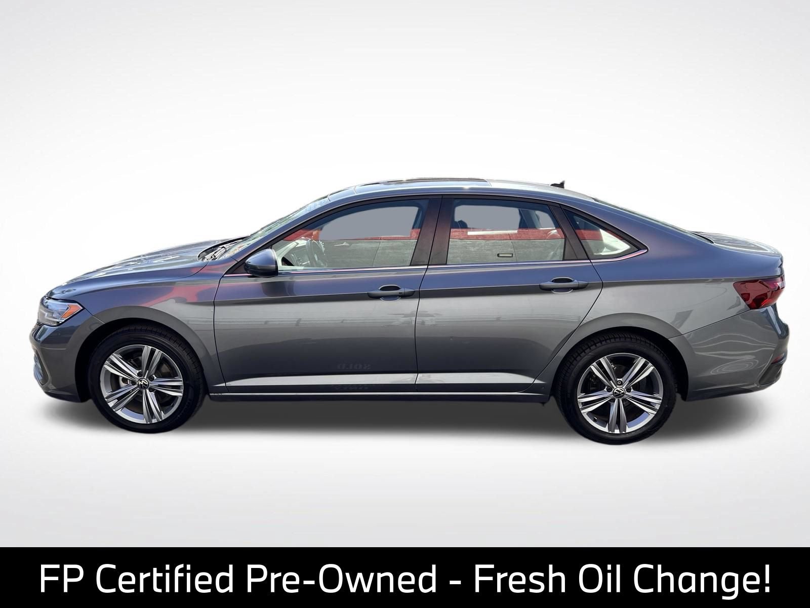 Used 2024 Volkswagen Jetta SE FWD image 4