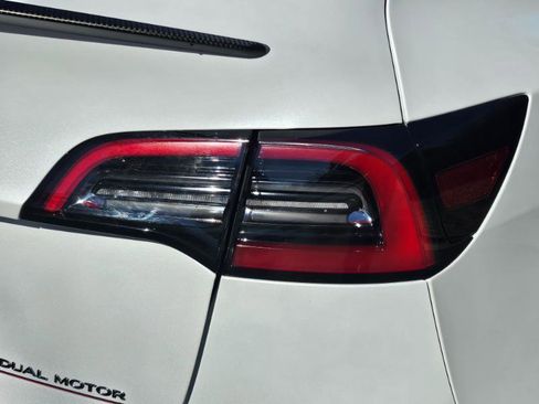 Used 2023 Tesla Model Y Performance image 29