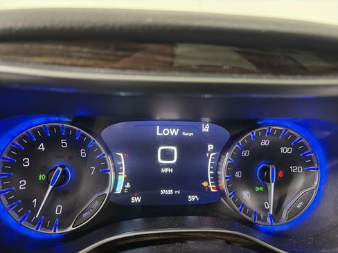 Used 2024 Chrysler Pacifica Limited image 31