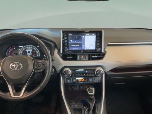 Used 2020 Toyota RAV4 Limited FWD image 30