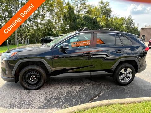 Used 2022 Toyota RAV4 XLE AWD/4WD image 6