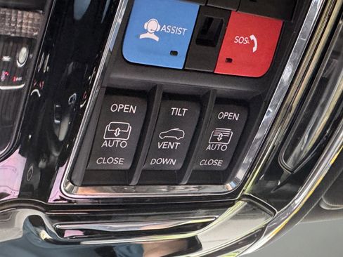 Used 2022 Jeep Grand Cherokee L Overland w/ Advanced Protech Group III image 15