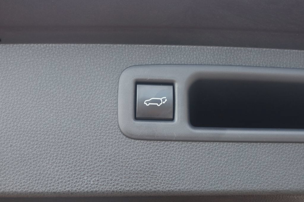Certified 2021 Toyota Highlander XLE AWD/4WD image 20