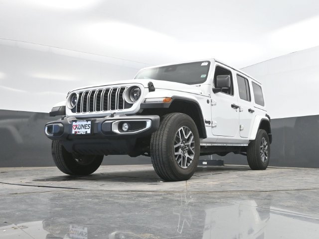 Used 2025 Jeep Wrangler Unlimited Sahara AWD/4WD image 48