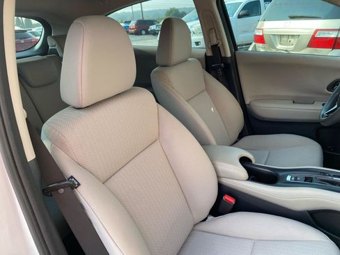 Used 2018 Honda HR-V LX image 9