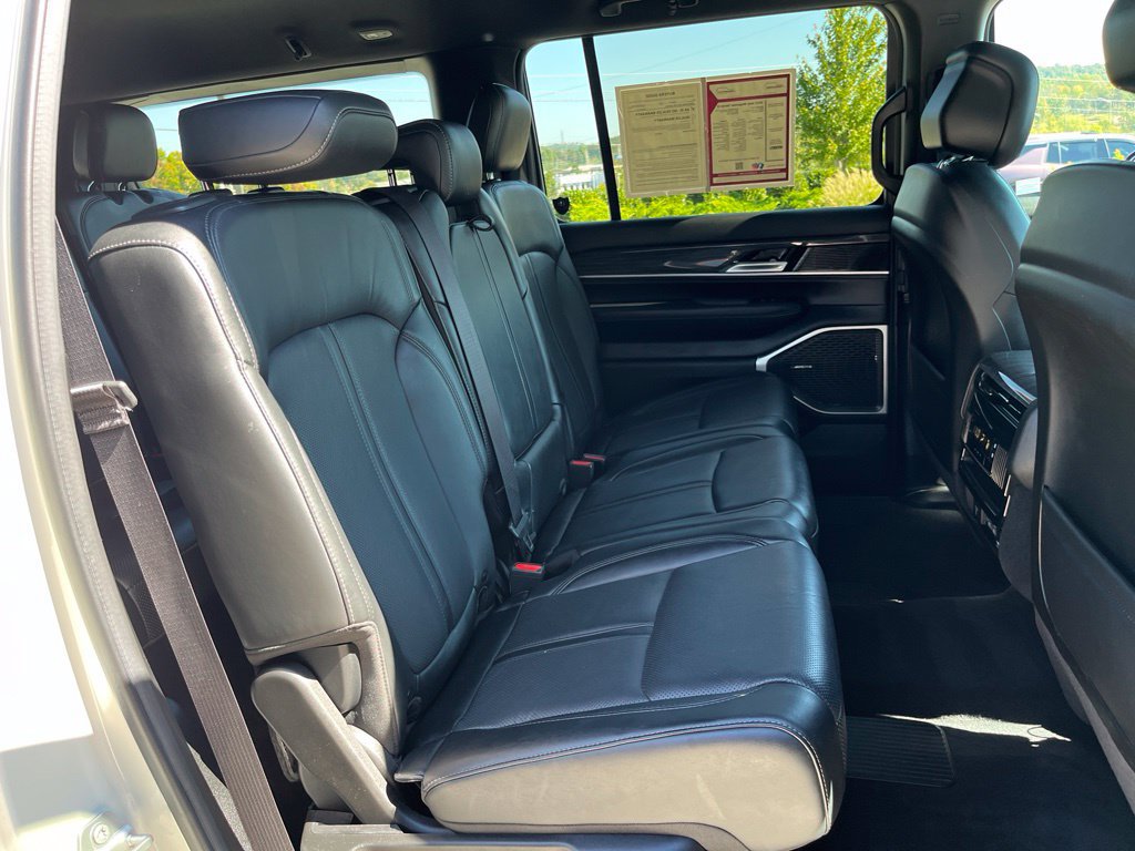 Used 2022 Jeep Wagoneer Series II RWD image 25